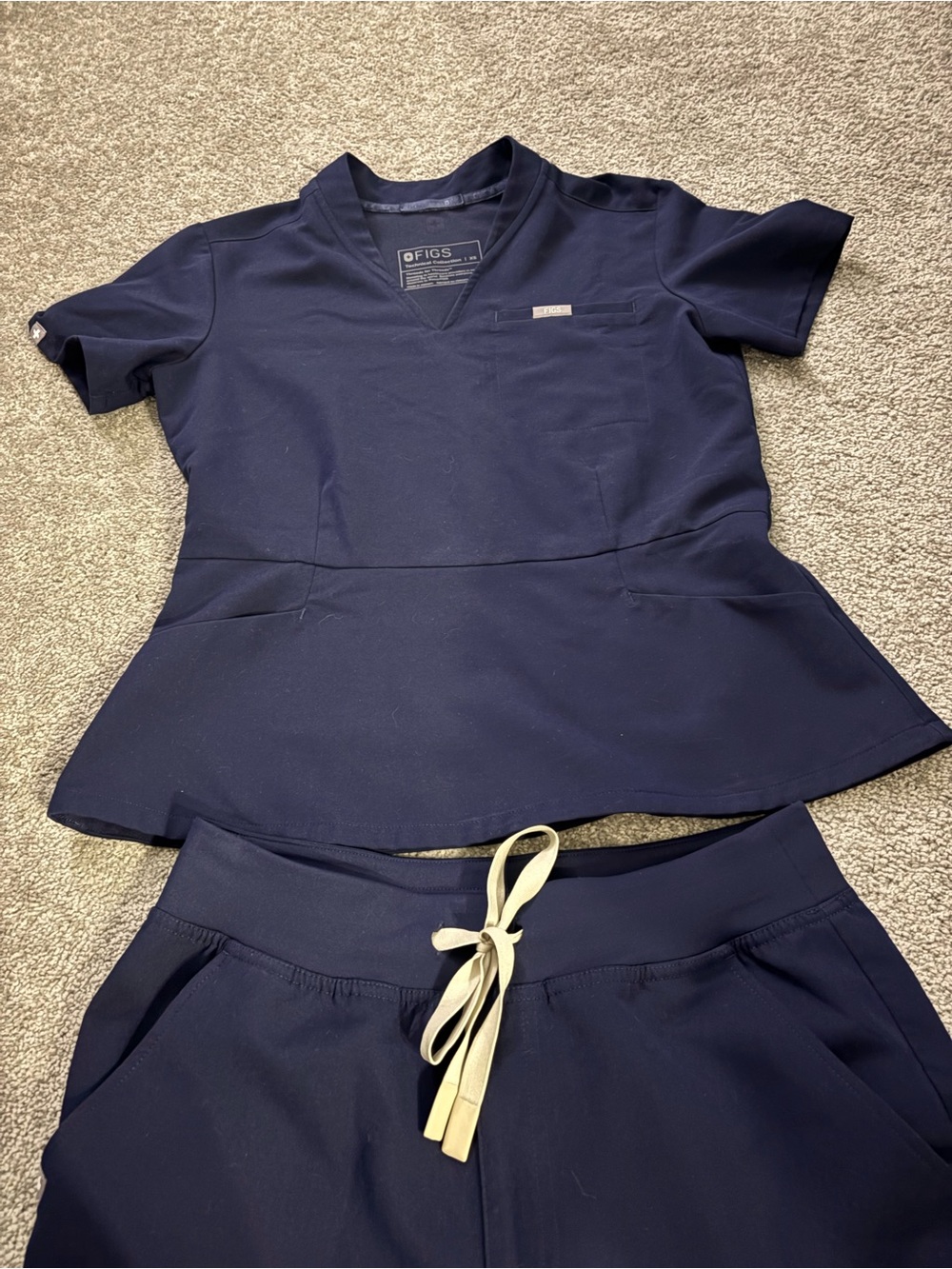 Women’s Navy Figs Scrub Set - Picture 3 of 7